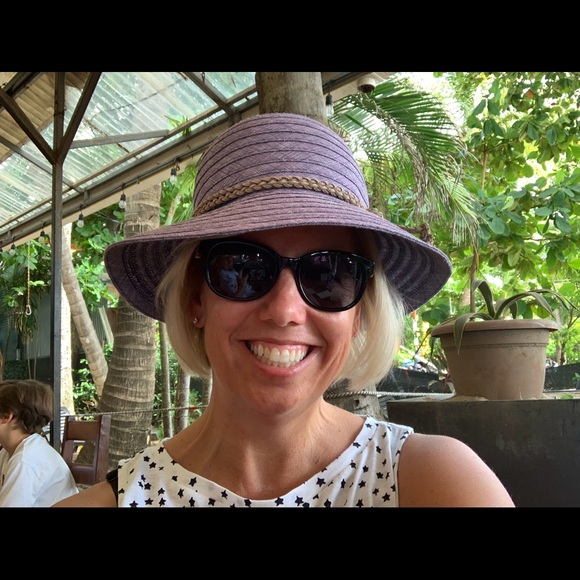 Meet your Posher, Melissa - Picture 1 of 1